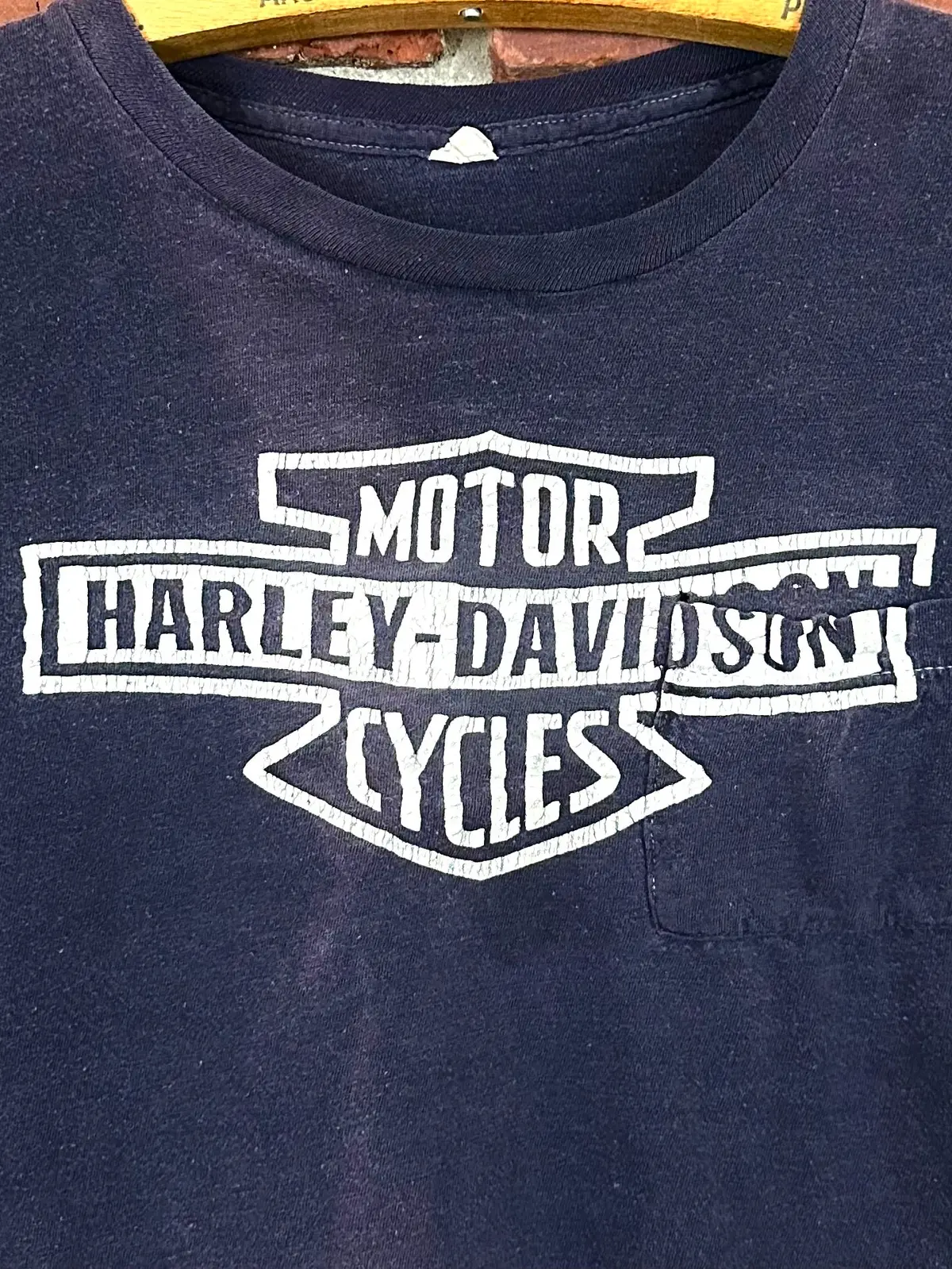 Vintage 60S 70S 1960S 1970S Harley Davidson Motorcycles Bar And Shield Cropped Pocket T-Shirt Austin Texas Dealer Blue Derby Label Mens Extra Small Xs 17.25X19 1