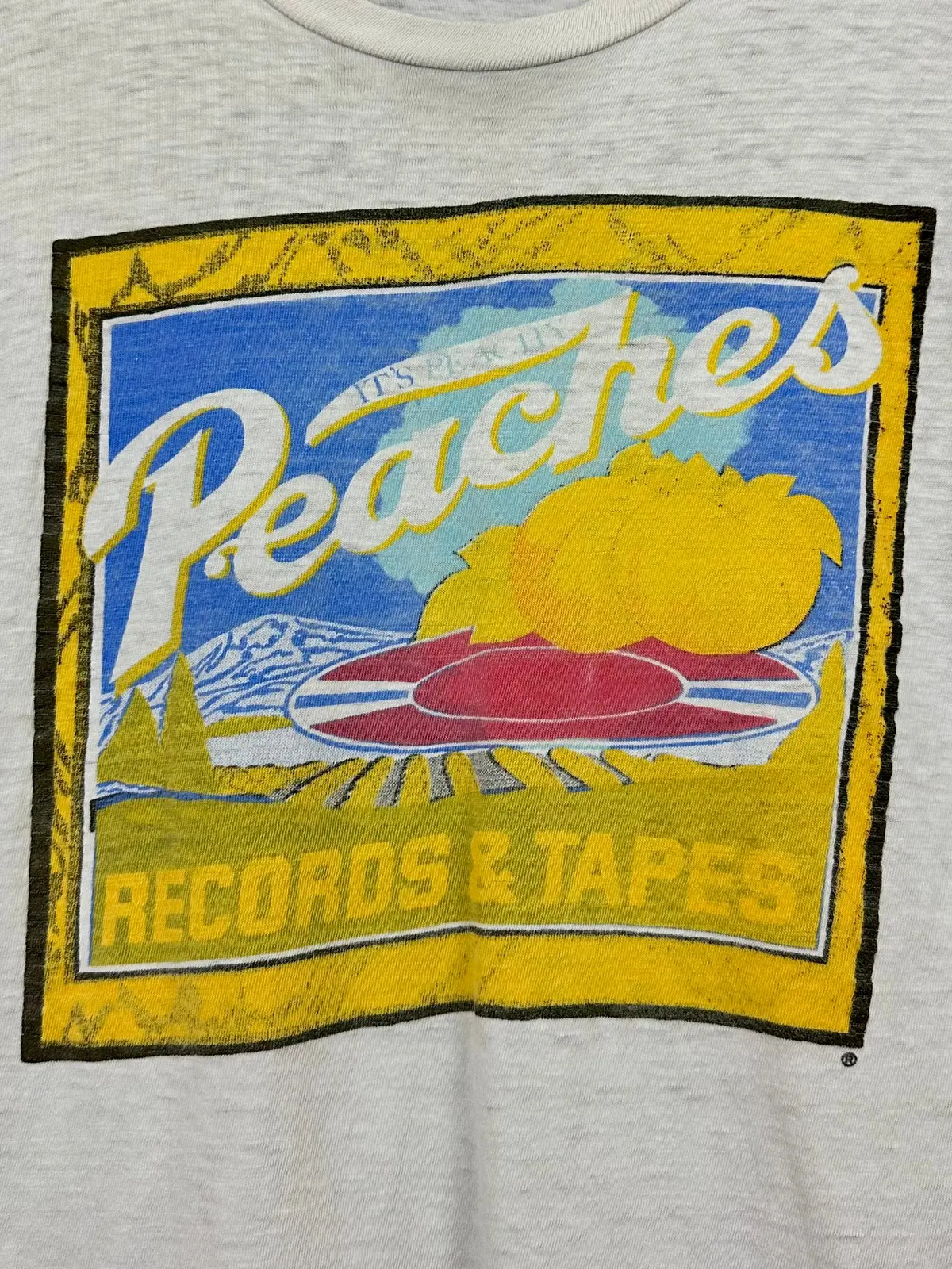 Vintage 70S 1970S Peaches Records & Tapes Music Store T-Shirt Rock Concert Thrashed Distressed Soft Faded White Mens Small S 1