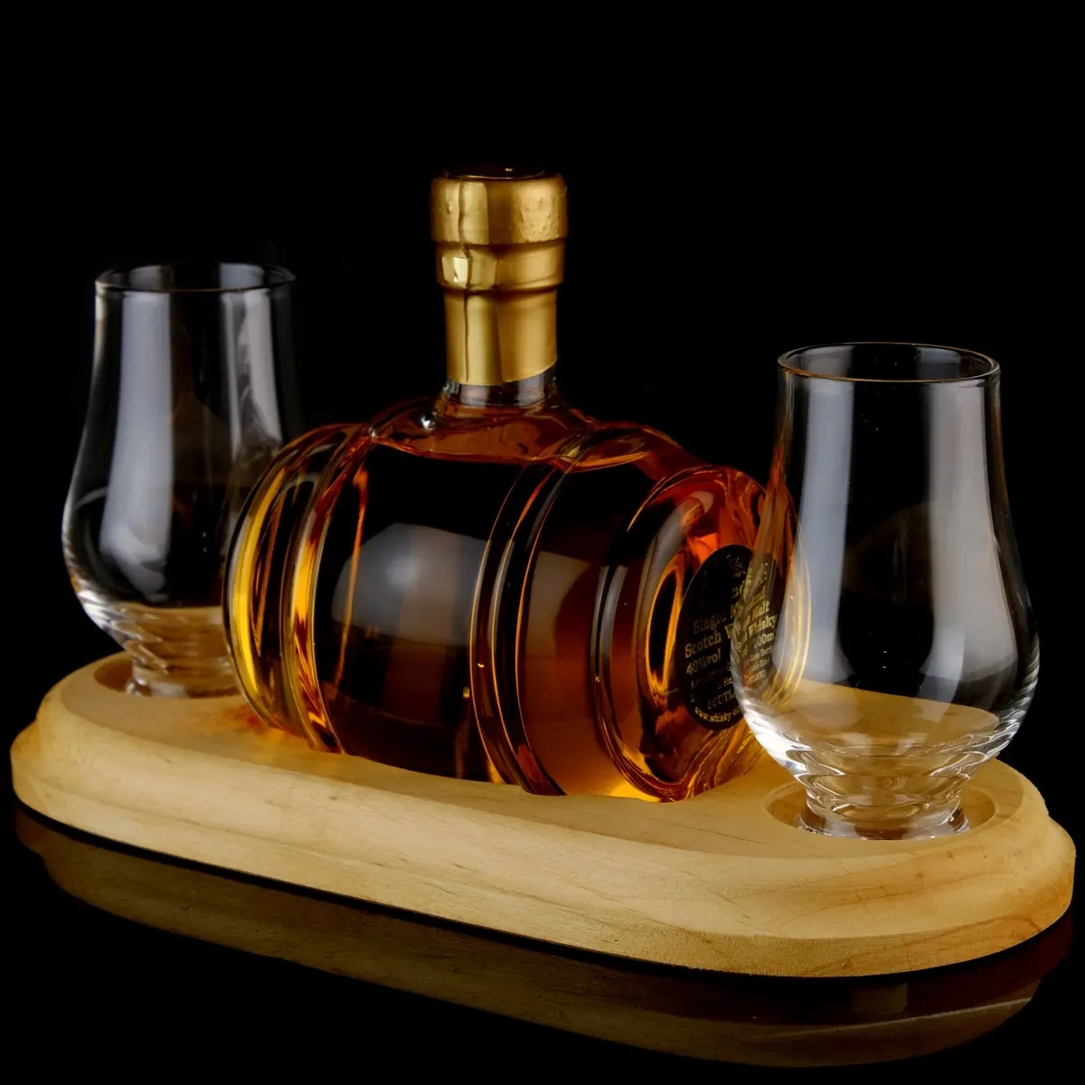 Whisky Barrel Decanter With Two Nosing Glasses 1